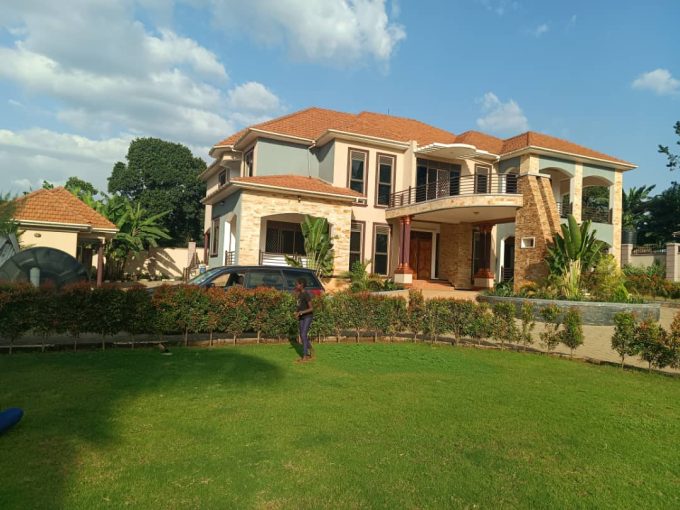 Spacious 6-Bedroom Home for Sale in Nakwero – Gayaza Road