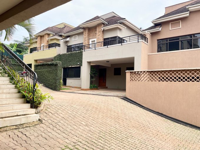 Modern 4-Bedroom Townhouse