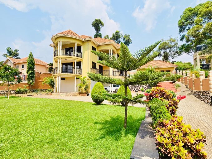 Elegant 6-Bedroom Home for Sale in Akright Estate